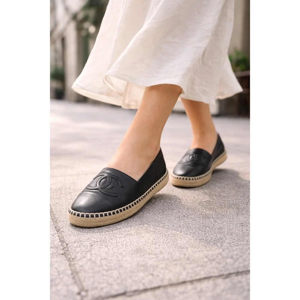 Chanel CC Lambskin Espadrilles 38 Black Leather Logo Flats‎ Slip On